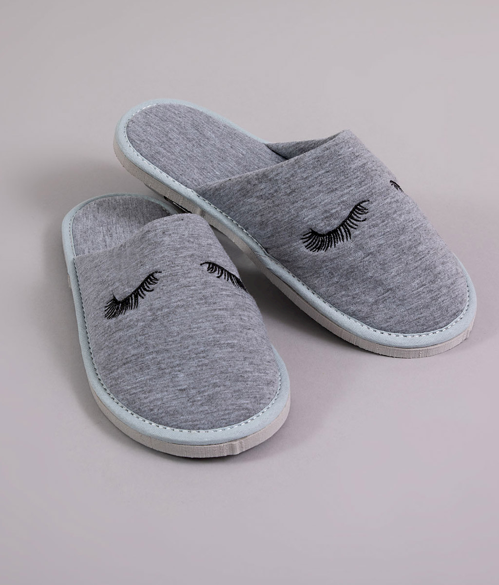 Pantuflas bordadas PESTAÑAS - Bianca Secreta