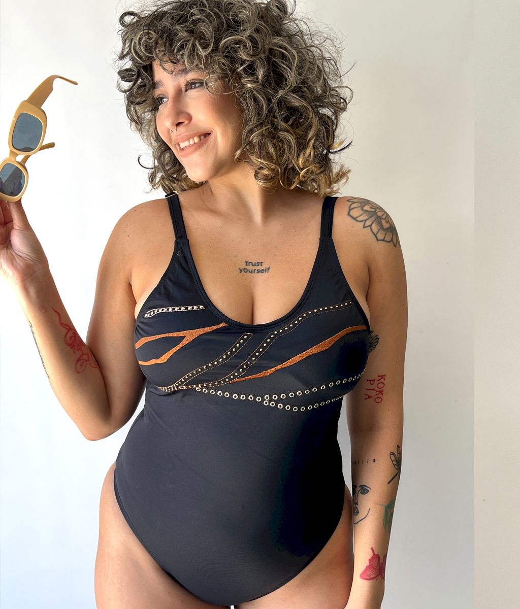 Enteriza bordada TACHAS - Bianca Mare