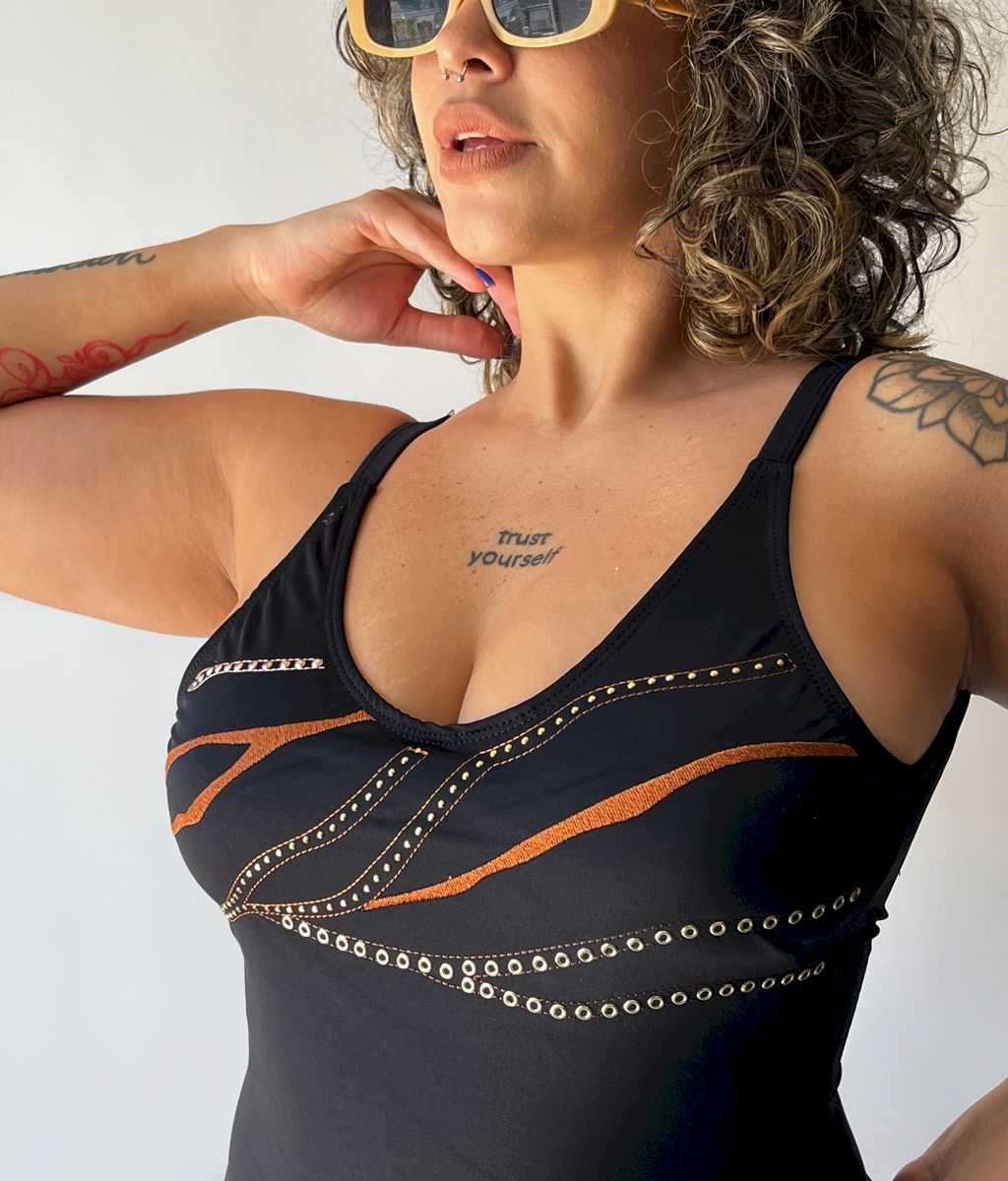 Enteriza bordada TACHAS - Bianca Mare